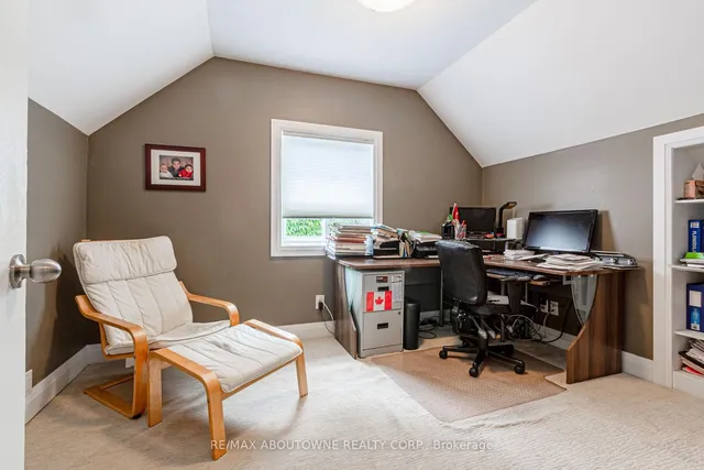 Additional image 23 of 30 Wolcott Ave