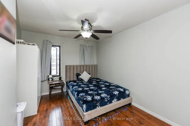 Additional image 23 of 17 Penguin Lane