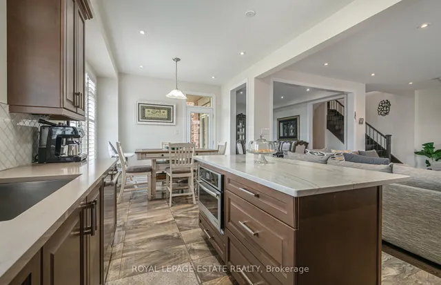 Additional image 19 of 29 Provost Tr