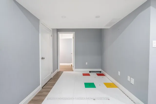 Additional image 42 of 36 Showcase Dr