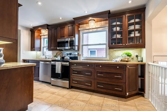 Additional image 10 of 548 Regina Dr