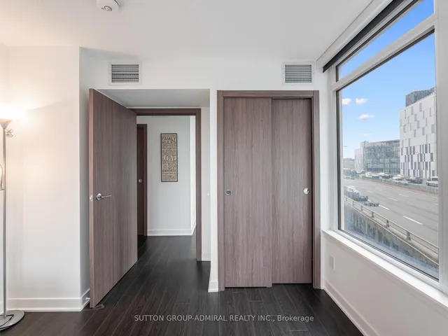 Additional image 16 of 19 Bathurst St Unit 706