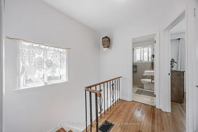 Additional image 24 of 35 Woodenhill Crt