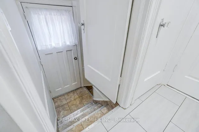 Additional image 23 of 73 Lanark Ave