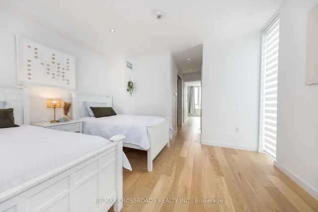 Additional image 31 of 536A Eglinton Ave