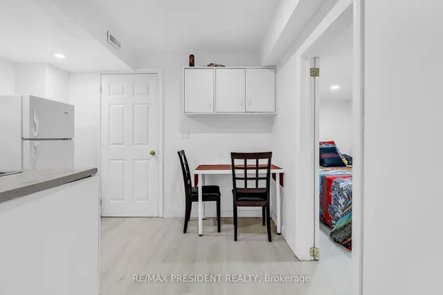 Additional image 34 of 994 Ledbury Cres