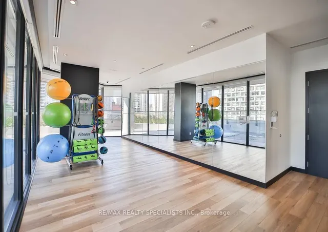 Additional image 39 of 159 WELLESLEY St Unit 404