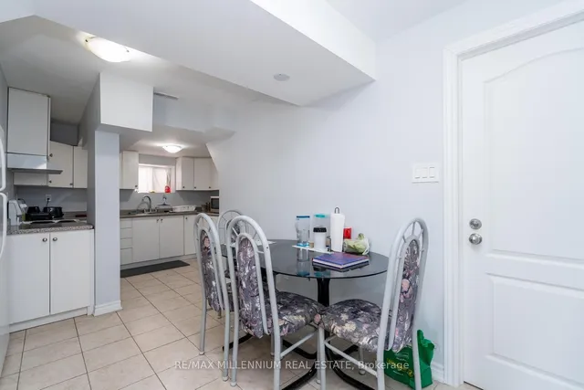 Additional image 43 of 62 Dunvegan Cres