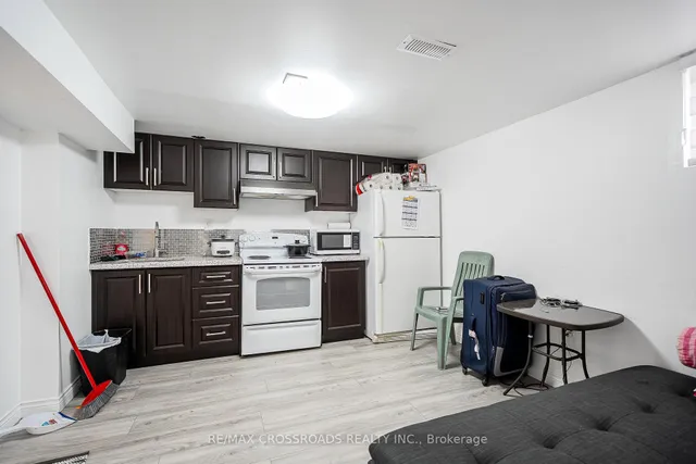 Additional image 33 of 52 Slan Ave