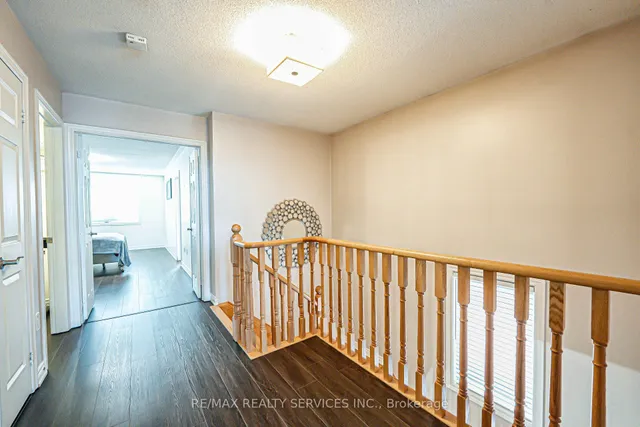 Additional image 23 of 32 Crystalview Cres