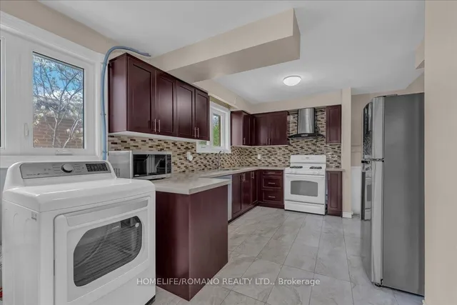 Additional image 16 of 43 Hoover Cres