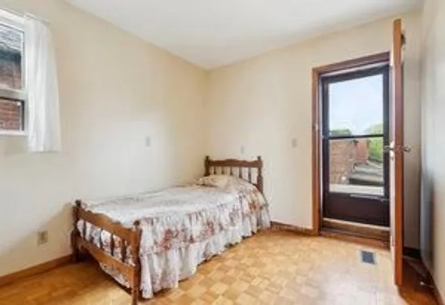 Additional image 23 of 38 Fernbank Ave