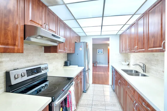 Additional image 8 of 3650 Kaneff Cres Unit 1803