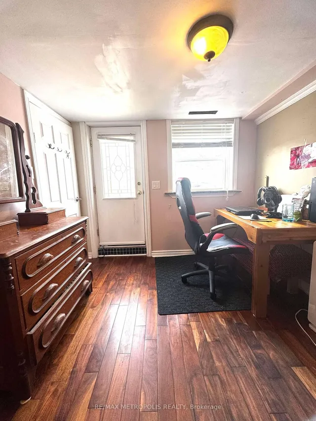 Additional image 2 of 982 Cosburn Ave