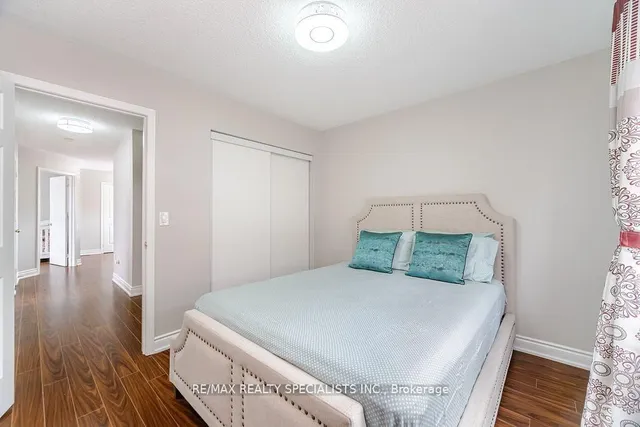 Additional image 33 of 8 Upshall Dr