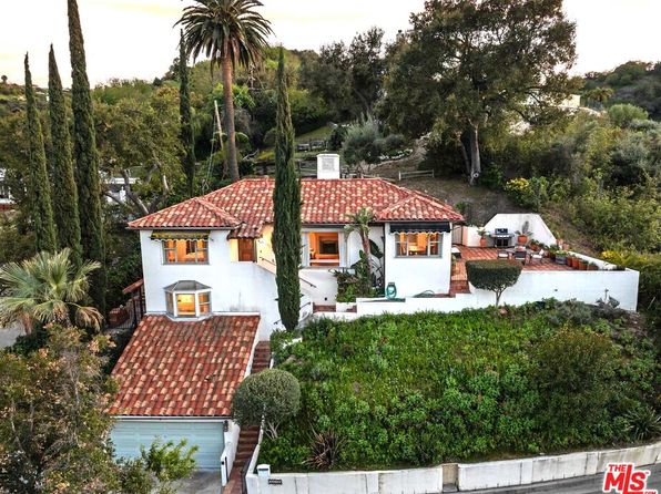 14878 Round Valley Dr, Sherman Oaks, CA 91403