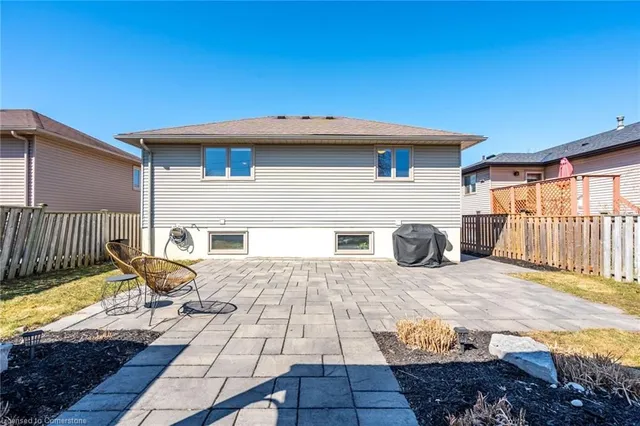 Additional image 24 of 31 Loneoak Cres