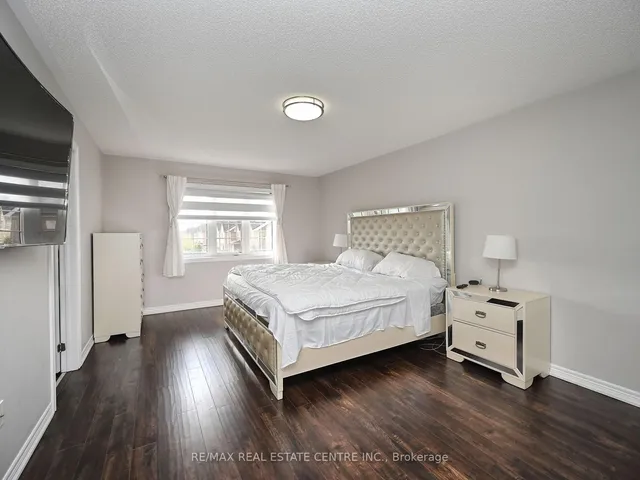 Additional image 32 of 53 Dufay Rd