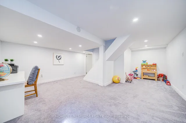 Additional image 27 of 21 DAWSON Cres