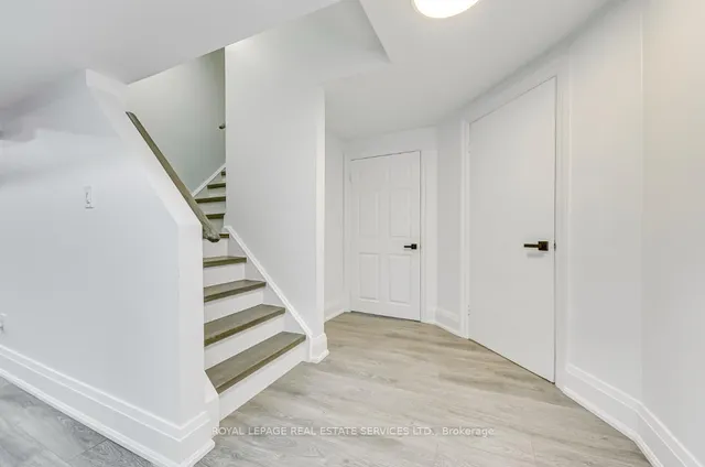Additional image 34 of 1097 Grandeur Cres