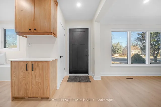 Additional image 10 of 869 Garth St