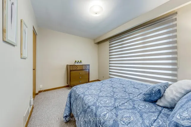 Additional image 23 of 6899 Darcel Ave