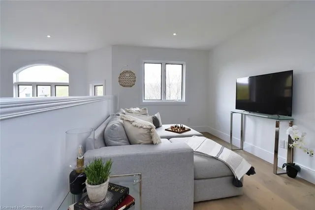 Additional image 43 of 46 Parkmanor Dr