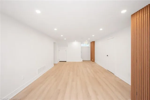 Additional image 10 of 39 Westminster Ave Unit Lower