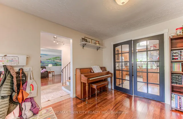 Additional image 9 of 92 Pinehurst Cres