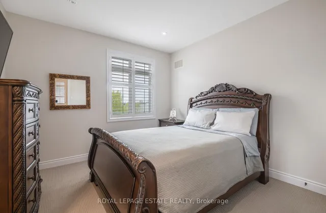 Additional image 32 of 29 Provost Tr