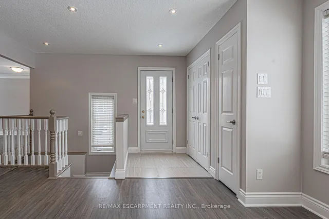 Additional image 6 of 18 MILES St