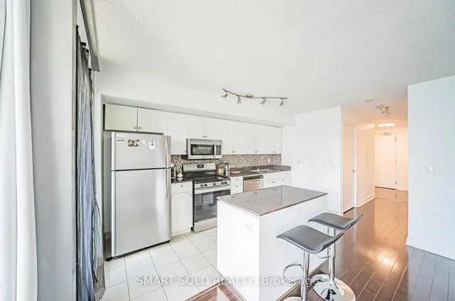 Additional image 11 of 81 Navy Wharf Crt Unit 2710