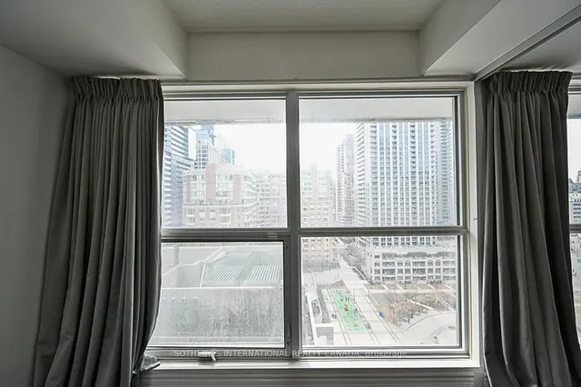 Additional image 33 of 386 Yonge St Unit 1021