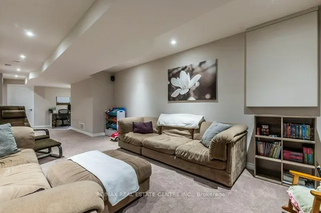 Additional image 33 of 328 Baverstock Cres