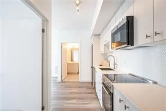 15 Wellington St Unit 1102