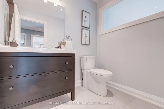 Additional image 33 of 372 Silverthorn Ave