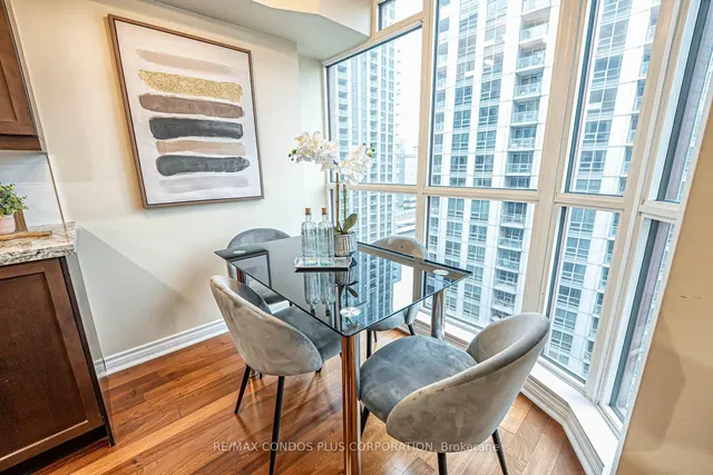 Additional image 7 of 736 Bay St Unit 1810