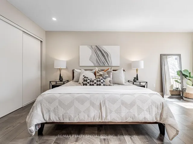 Additional image 35 of 2055 WALKERS Line Unit 227