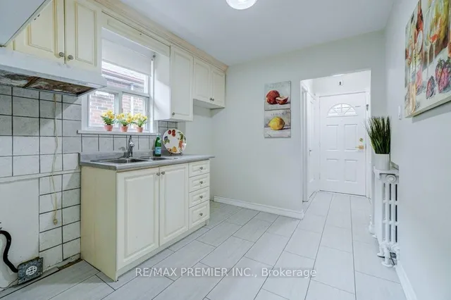 Additional image 11 of 73 Lanark Ave