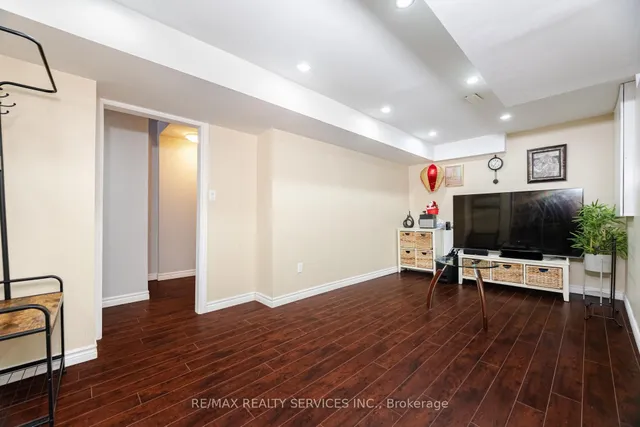 Additional image 40 of 34 Chipmunk Cres