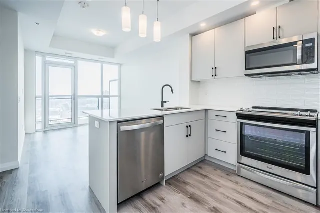 Additional image 12 of 60 Charles Street West Unit 1104