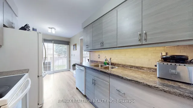 Additional image 12 of 68 Heathcliffe Sq