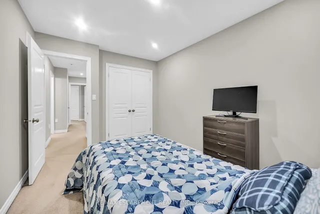 Additional image 35 of 8 Charleswood Cres