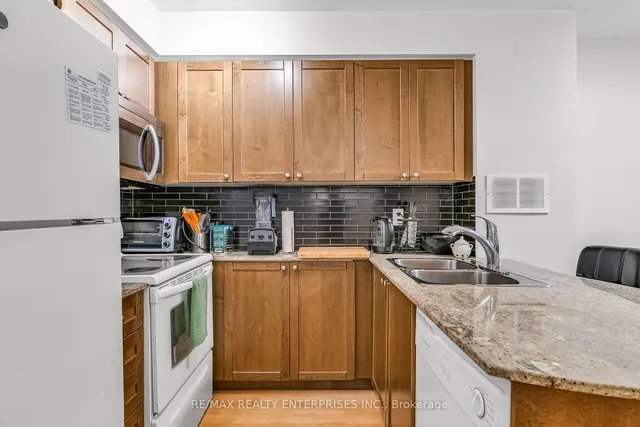 Additional image 9 of 763 Bay St Unit 404