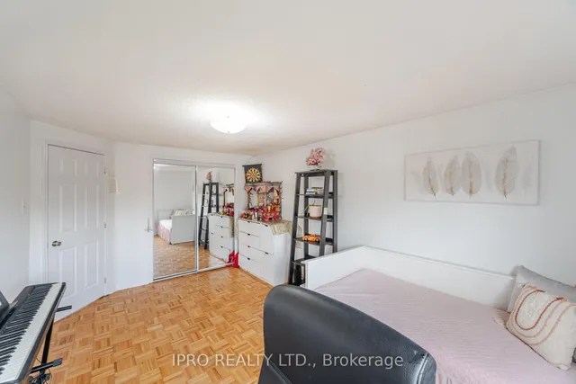 Additional image 25 of 738 Greycedar Cres