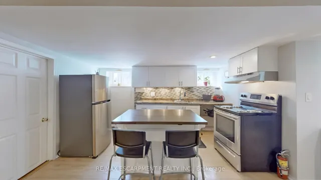 Additional image 25 of 527 Victoria Park Ave