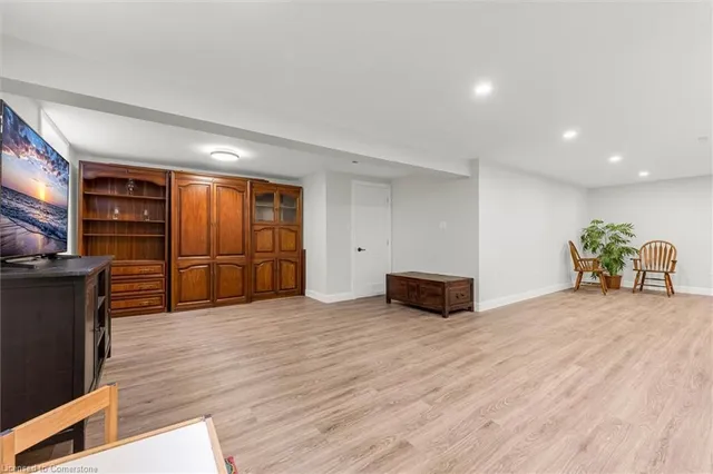 Additional image 26 of 14 Carousel Ave