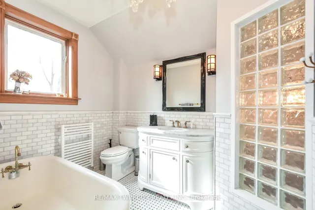 Additional image 32 of 19 Roland St