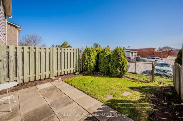 Additional image 23 of 25 Upper Canada Dr Unit 33