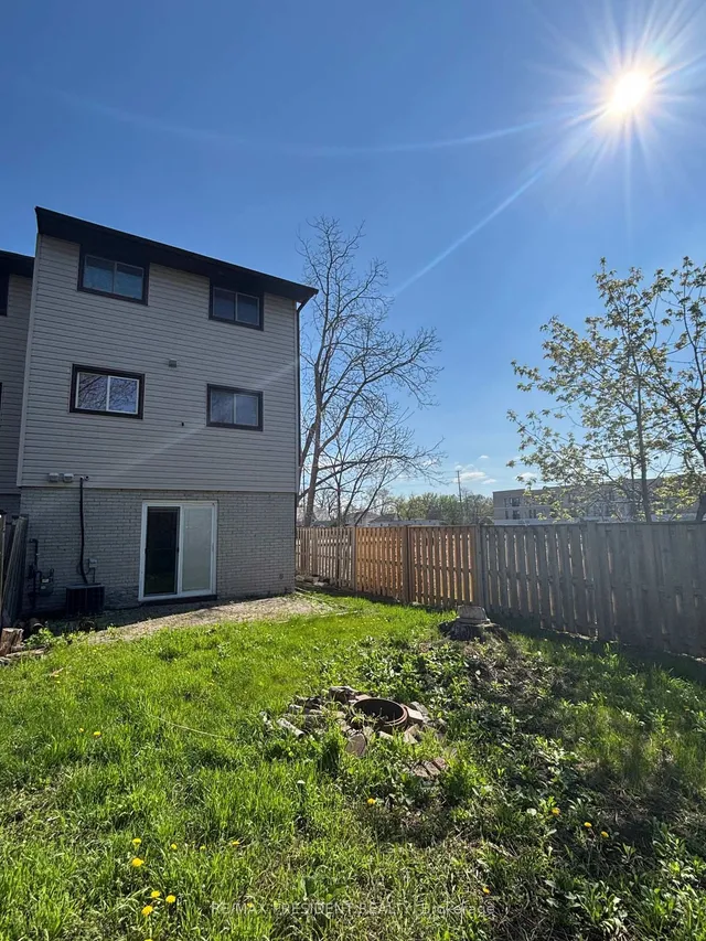 Additional image 2 of 64 Bronte St Unit 1